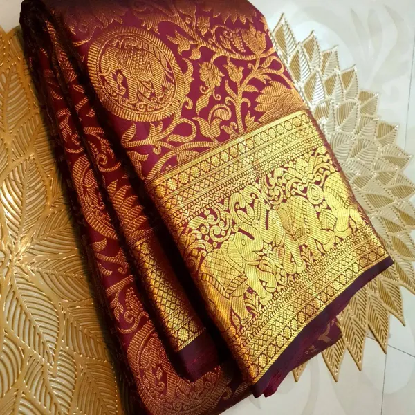 Maroon_Brocade_Saree_for_Women