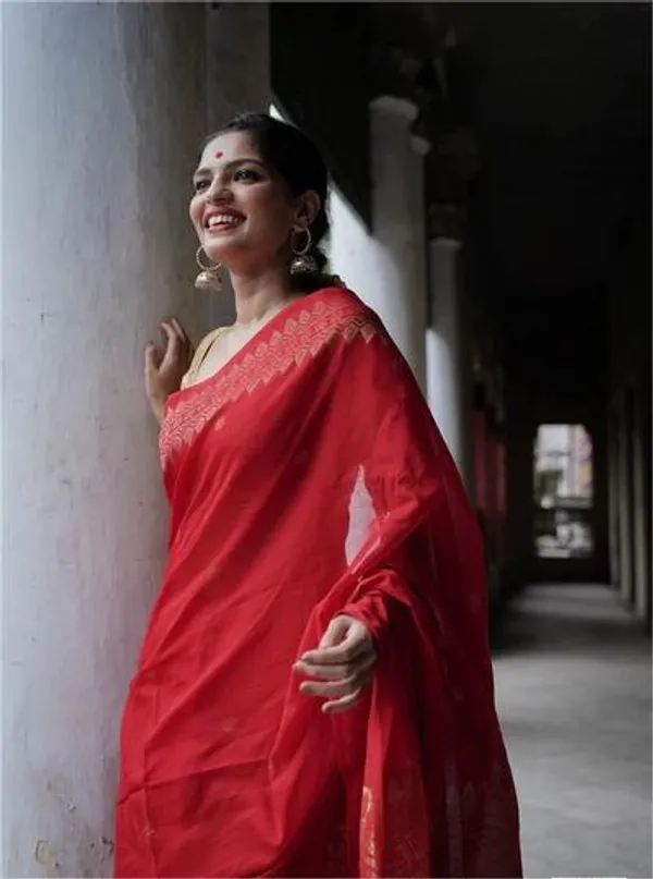 Red_Traditional_Woven_Saree_for_Women