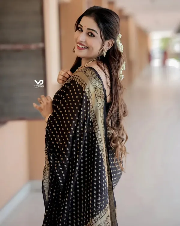 Black_Dotted_Pattern_Saree_for_Women