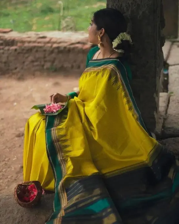 Yellow_Green_Border_Traditional_Saree_for_Women