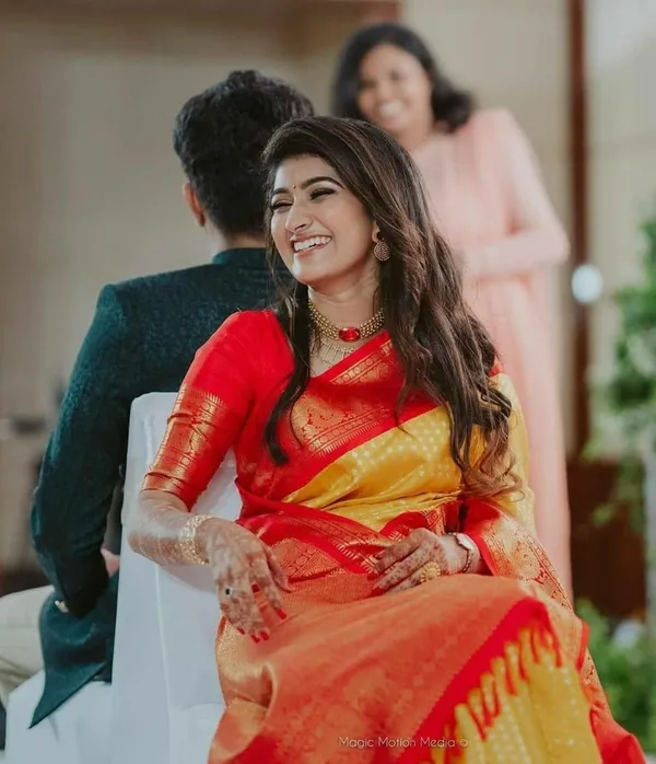 Yellow_Woven_Red_Border_Saree_for_Women