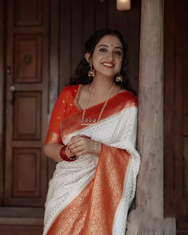 Off_White_Woven_Saree_for_Women