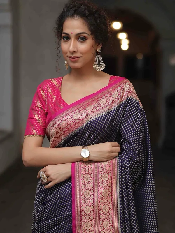 Navy_Blue_Floral_Border_Saree_for_Women
