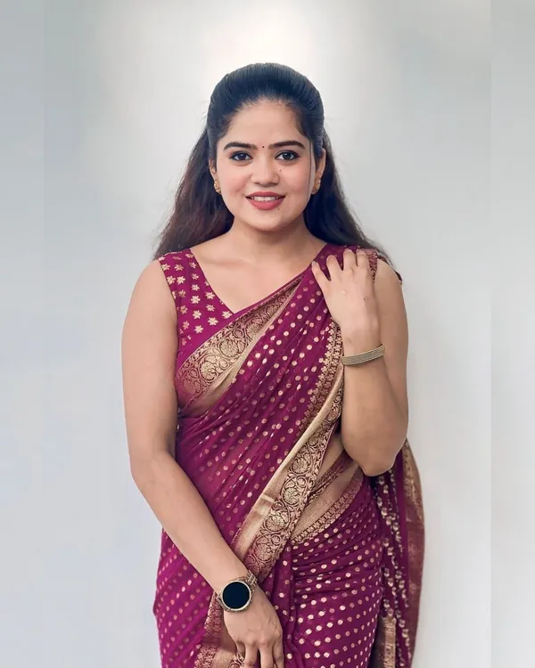 Maroon_Printed_Saree_With_Gold_Border_for_Women