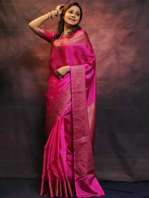 Magenta_Lustrous_Woven_Saree_for_Women