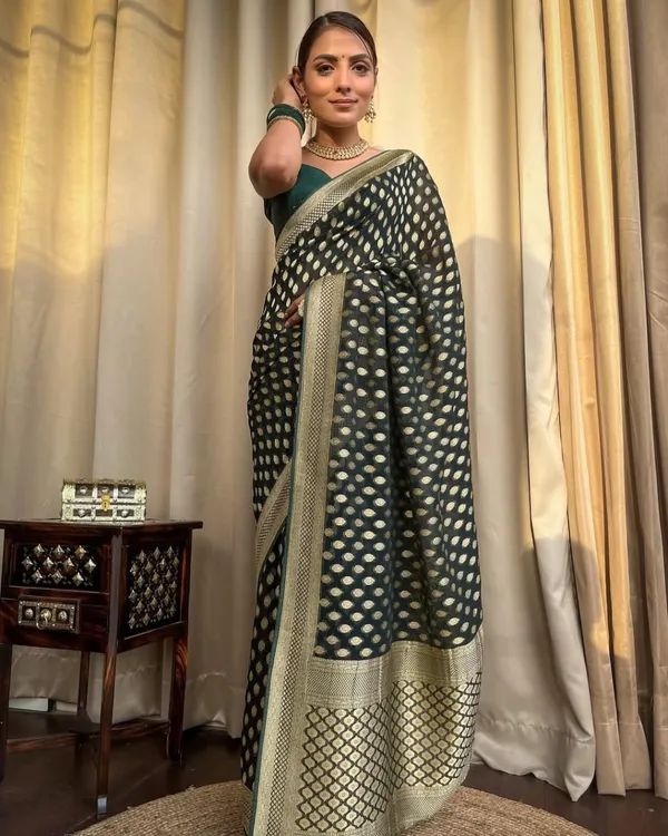 Green_Woven_Traditional_Saree_for_Women