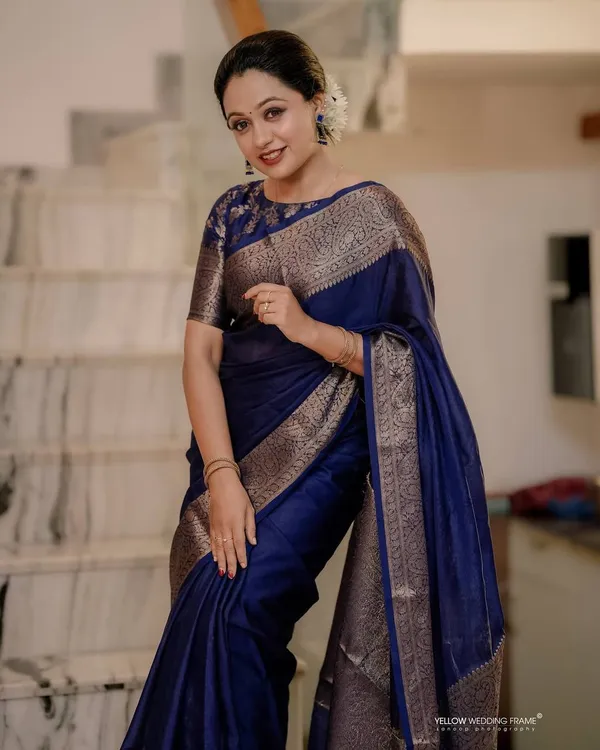 Navy_Blue_Brocade_Border_Saree_for_Women