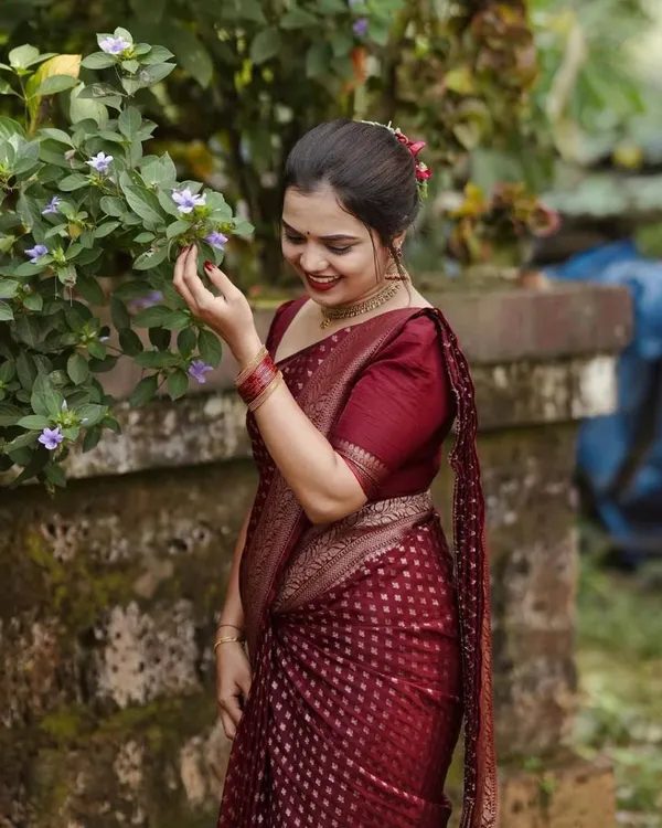 Maroon_Traditional_Saree_for_Women