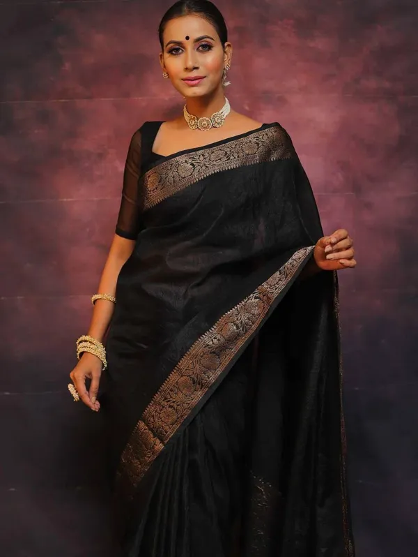 Black_Traditional_Floral_Border_Saree_for_Women