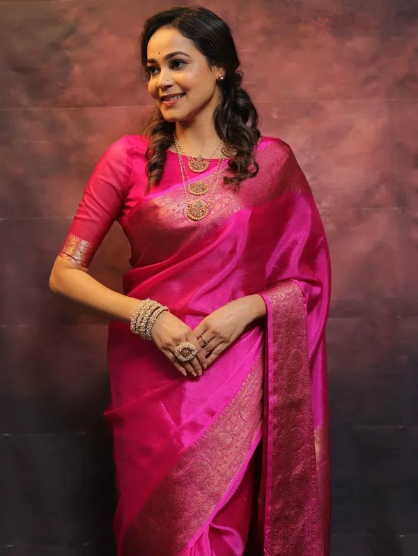 Magenta_Lustrous_Woven_Saree_for_Women