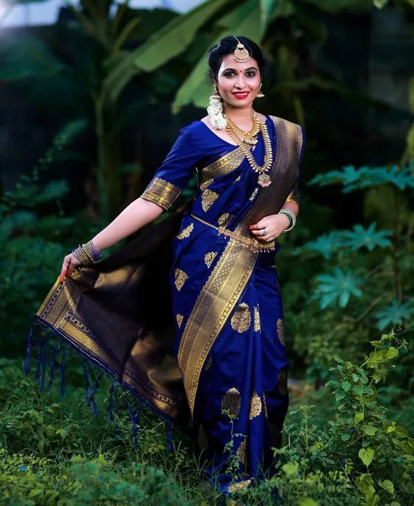 Navy_Blue_Gold_Border_Saree_for_Women