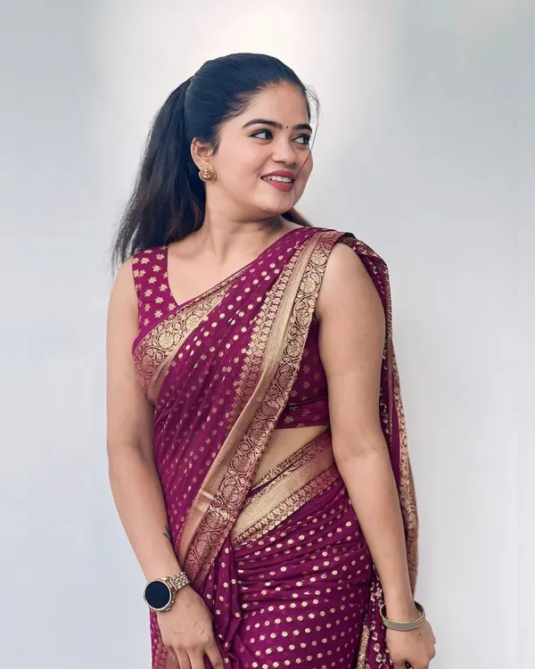 Maroon_Printed_Saree_With_Gold_Border_for_Women