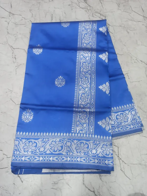 Blue_Floral_Border_Saree_for_Women