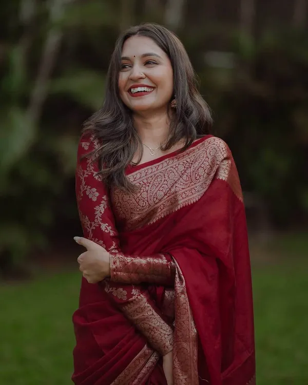 Red_Traditional_Saree_for_Women
