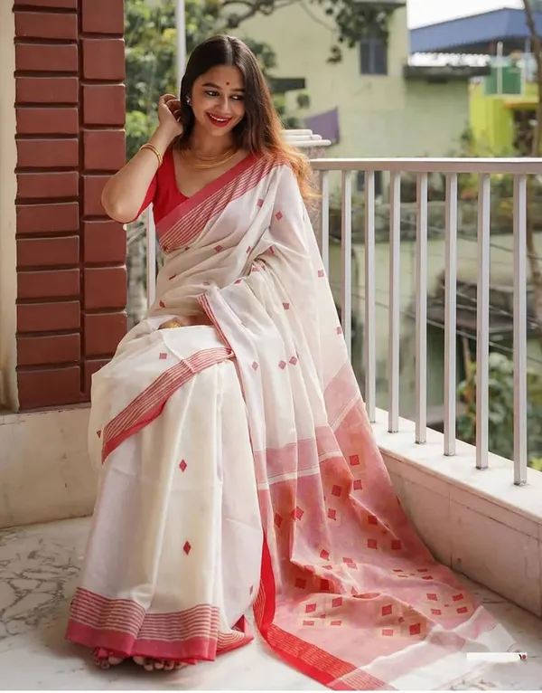 Cream_Printed_Saree_With_Red_Border_for_Women