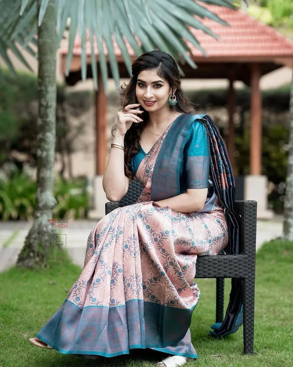 Pink_Floral_Print_Saree_for_Women