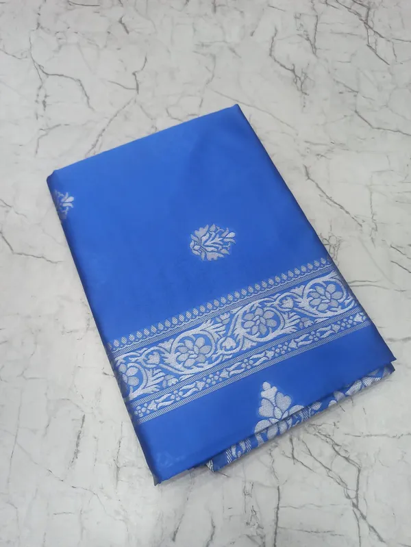 Blue_Floral_Border_Saree_for_Women