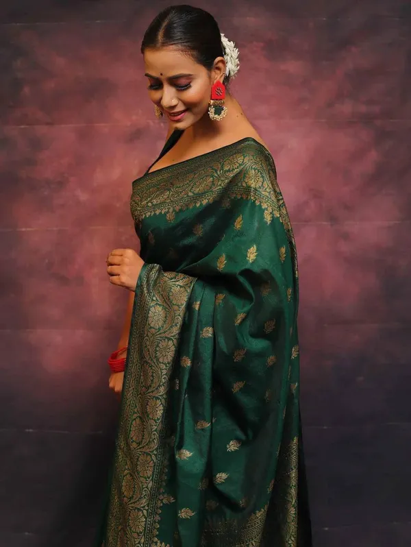 Green_Gold_Patterned_Saree_for_Women