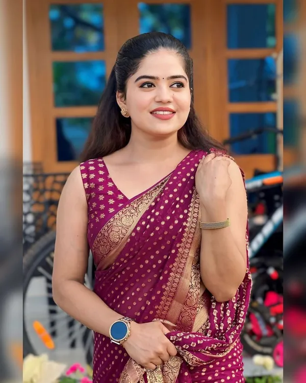 Maroon_Printed_Saree_With_Gold_Border_for_Women
