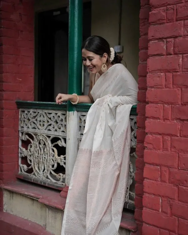 Ivory_Printed_Saree_for_Women
