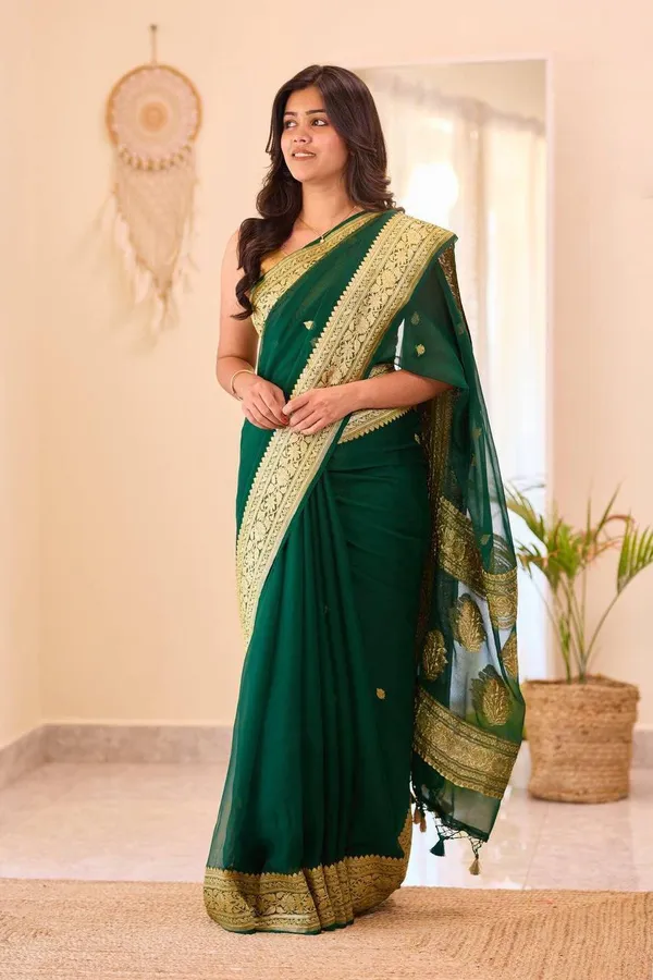 Green_Gold_Border_Traditional_Saree_for_Women