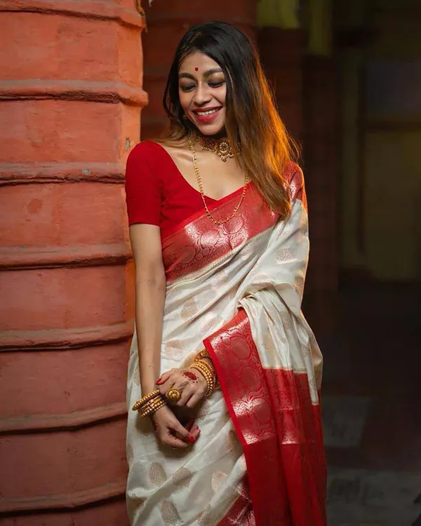 Cream_Printed_Red_Border_Saree_for_Women
