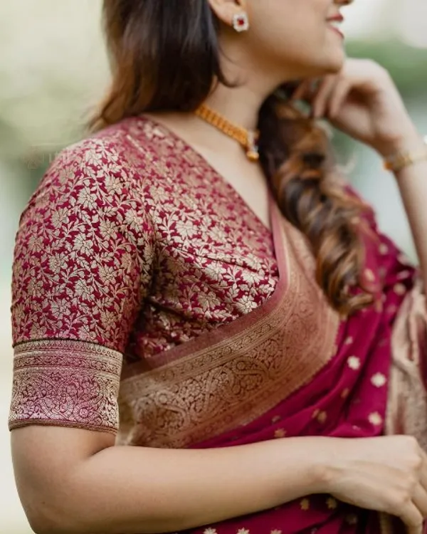 Maroon_Textured_Regular_Fit_Saree_Blouse_for_Women