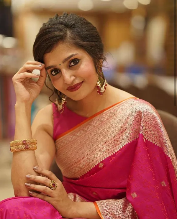 Pink_Woven_Ethnic_Saree_for_Women