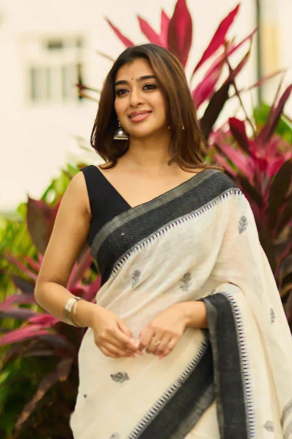 Cream_Printed_Saree_With_Black_Border_for_Women