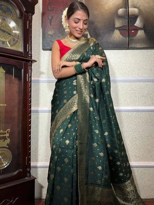Dark_Green_Traditional_Saree_for_Women