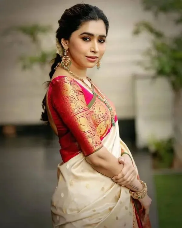 Red_Brocade_Saree_Blouse_With_Cream_Saree_for_Women