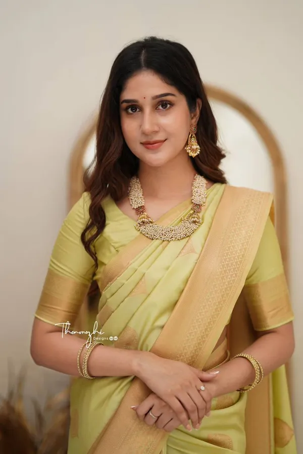 Green_Gold_Border_Saree_for_Women
