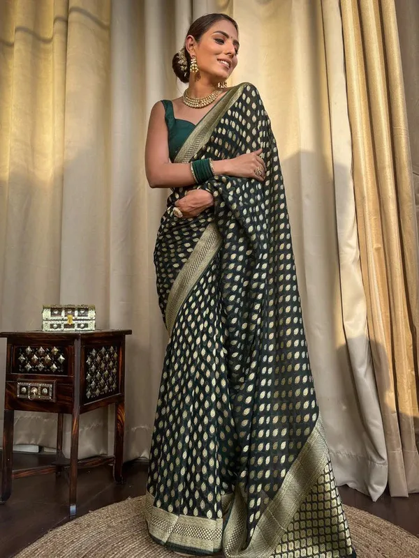 Green_Woven_Traditional_Saree_for_Women