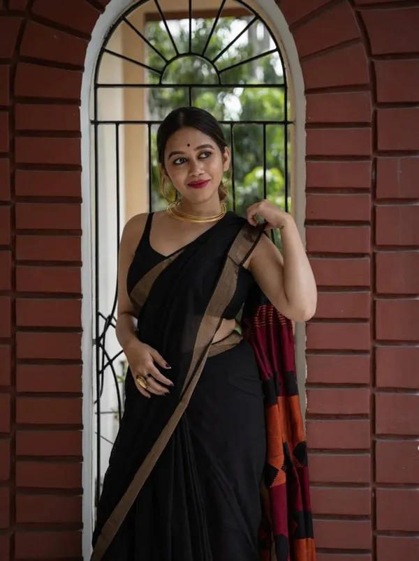 Black_Gold_Border_Saree_for_Women
