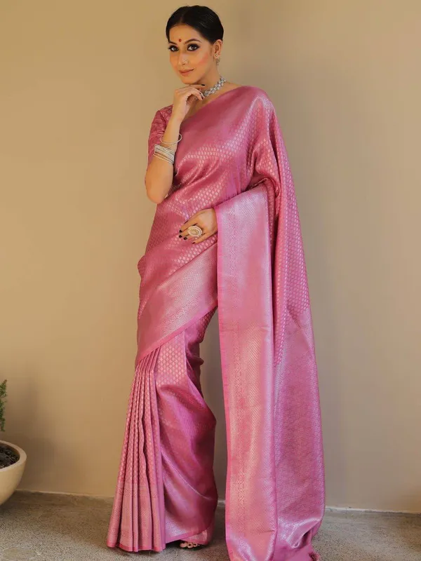 Pink_Woven_Pattern_Saree_for_Women