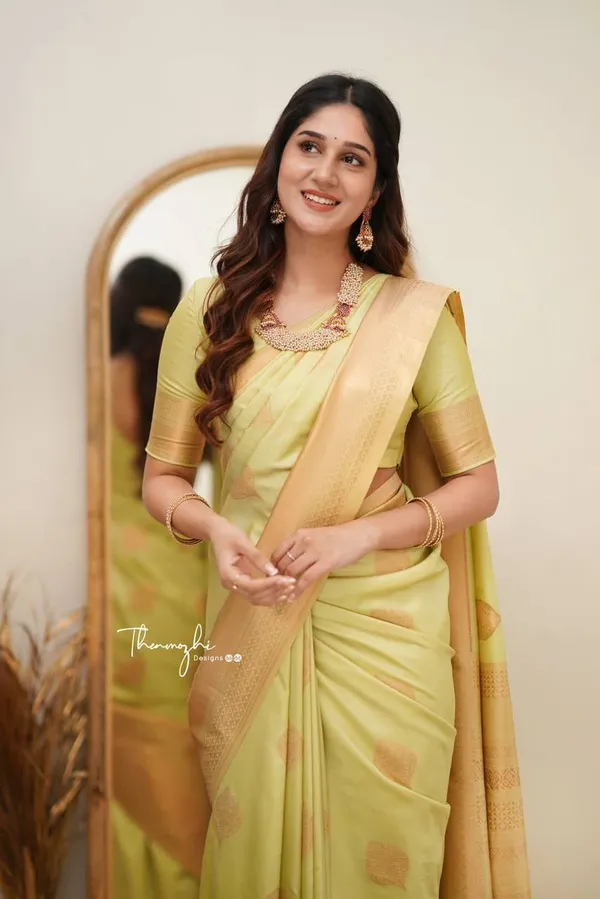 Green_Gold_Border_Saree_for_Women