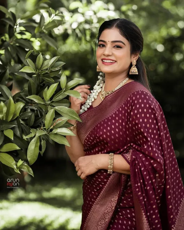 Maroon_Patterned_Saree_for_Women