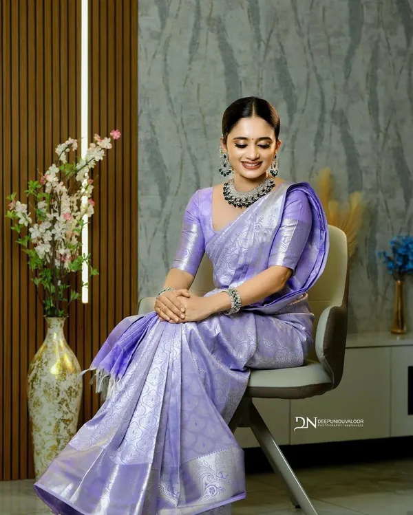 Lavender_Woven_Saree_for_Women