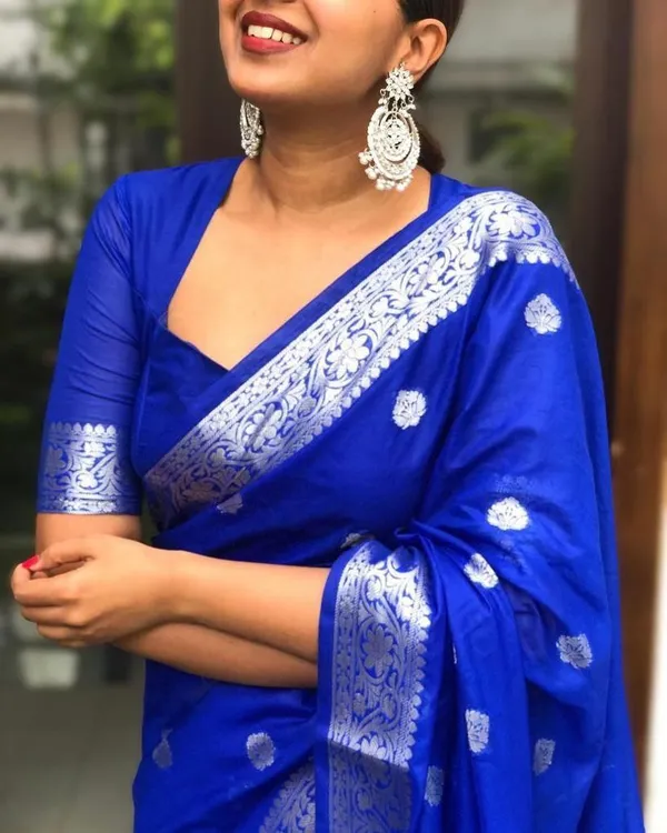 Blue_Floral_Border_Saree_for_Women