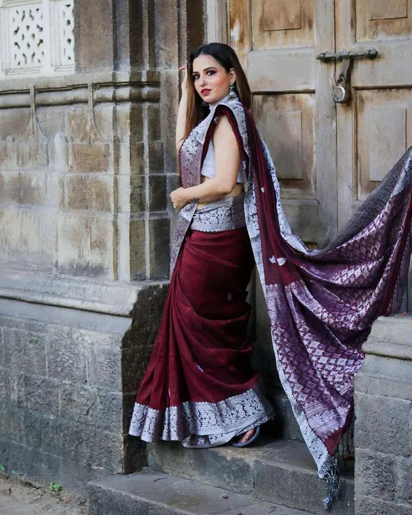 Maroon_Woven_Traditional_Saree_for_Women