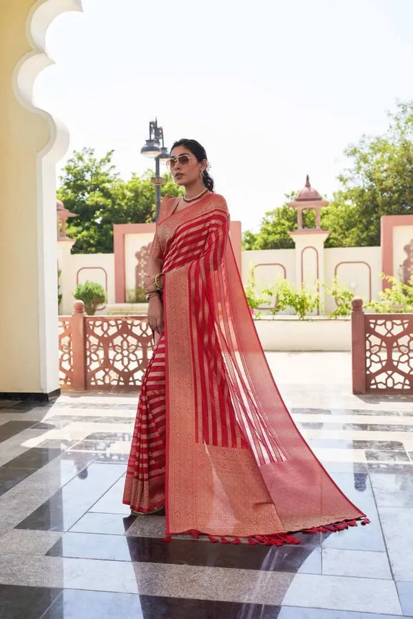 Red_Woven_Traditional_Saree_for_Women