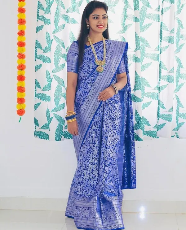 Blue_Ornate_Printed_Saree_for_Women