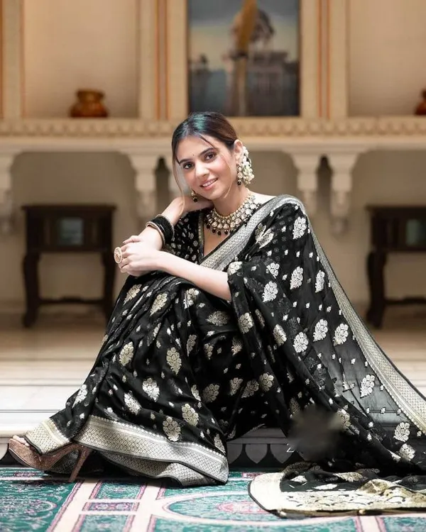 Black_Woven_Floral_Saree_for_Women