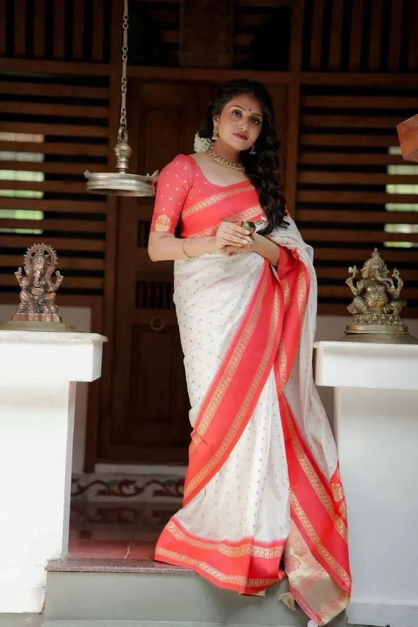 Red_White_Traditional_Saree_For_Women
