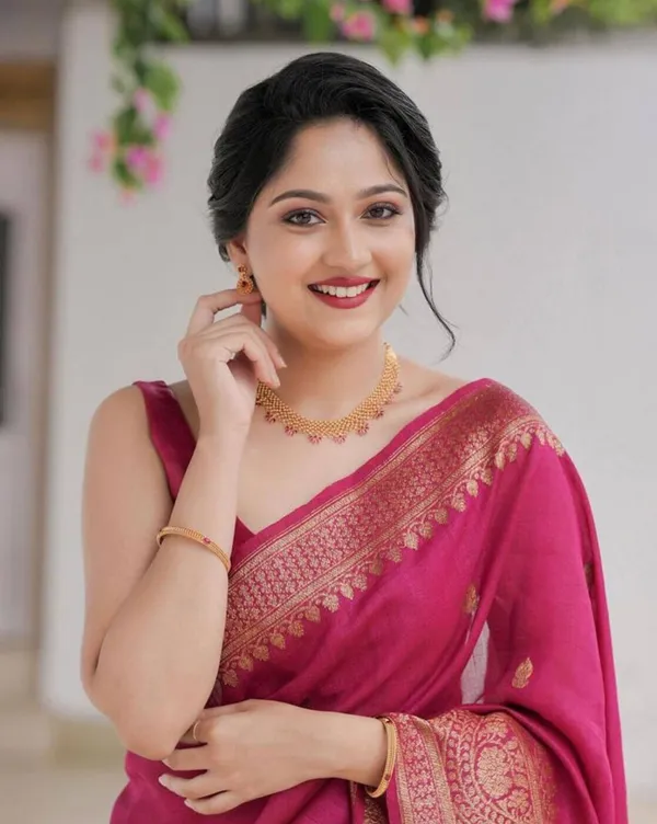 Magenta_Woven_Saree_for_Women