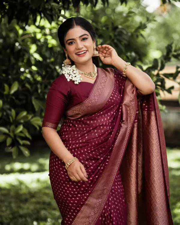 Maroon_Patterned_Saree_for_Women
