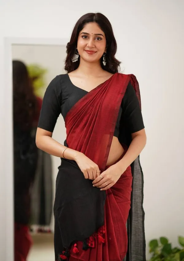 Red_And_Black_Ethnic_Saree_For_Women