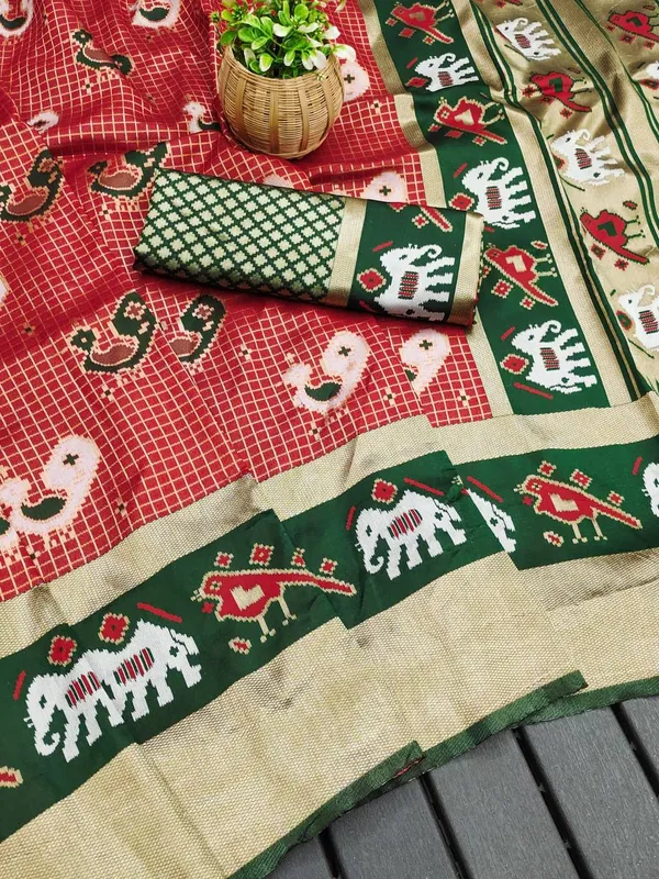 Red_Motif_Woven_Saree_With_Blouse_Piece_for_Women