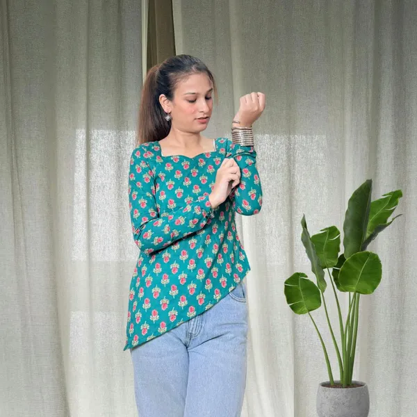 Green_Side_Slit_Short_Kurti