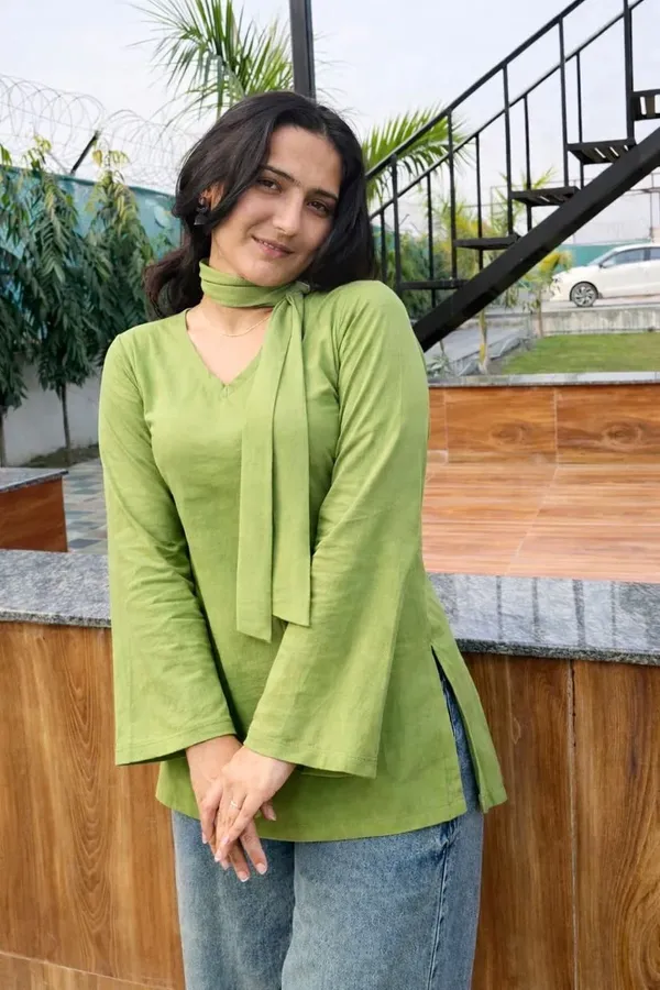 Sage_Green_Short_Kurti_With_Neck_Stole
